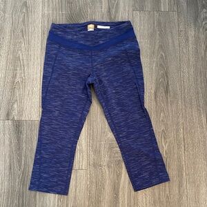 Lucy Hatha Capri Leggings